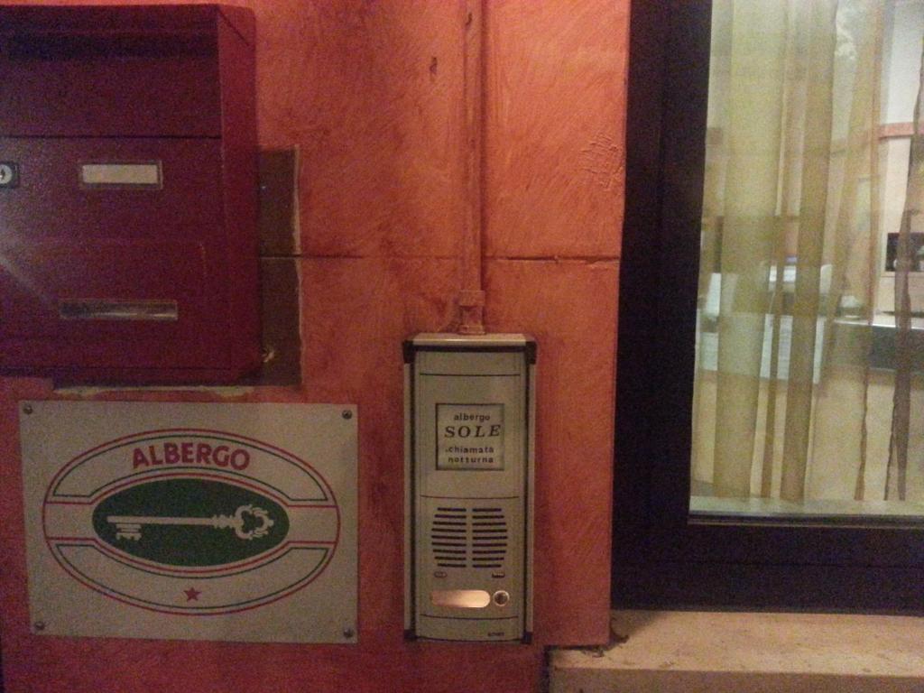 Albergo Pizzeria Sole San Giovanni Lupatoto Exterior foto